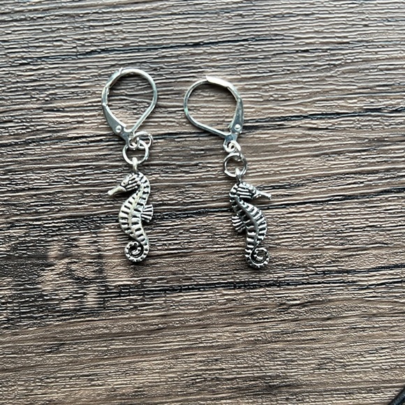 Worn Once - Hand Crafted Seahorse Pendant and Earrings Set! - Picture 5 of 11